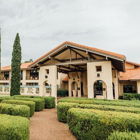 Chateau Elan At The Vintage Pokolbin Exterior foto Clubhouse at the Royal Perth Golf Club