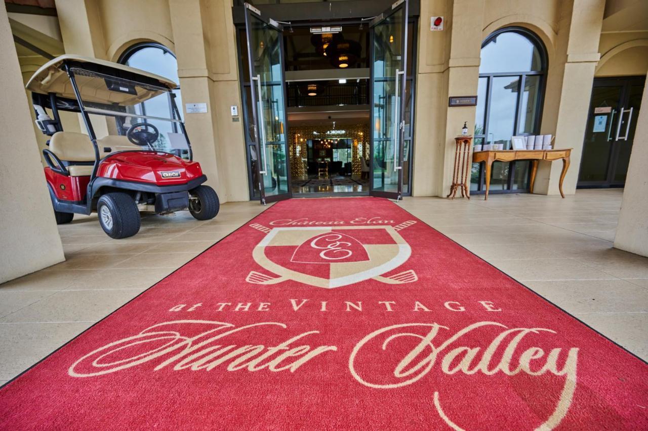 Chateau Elan At The Vintage Pokolbin Exterior foto Entrance to the River Valley Golf Course