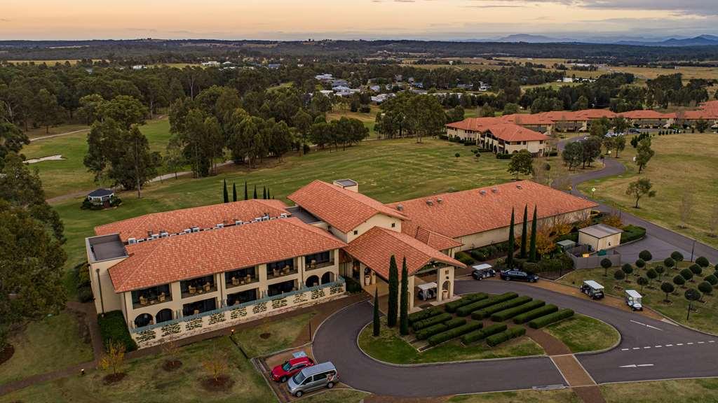 Chateau Elan At The Vintage Pokolbin Exterior foto Aerial view of the clubhouse at the 1886 Golf Club