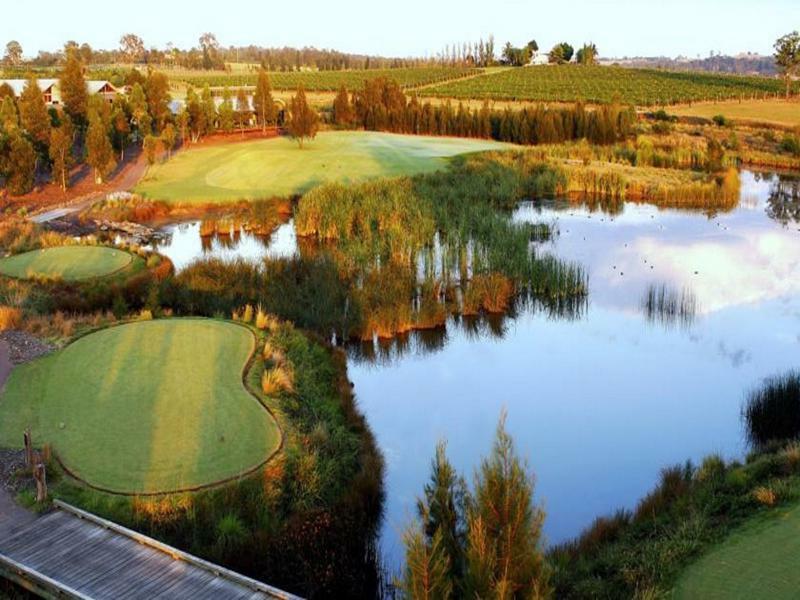 Chateau Elan At The Vintage Pokolbin Exterior foto The 18th hole at the Links Lady Bay Golf Club